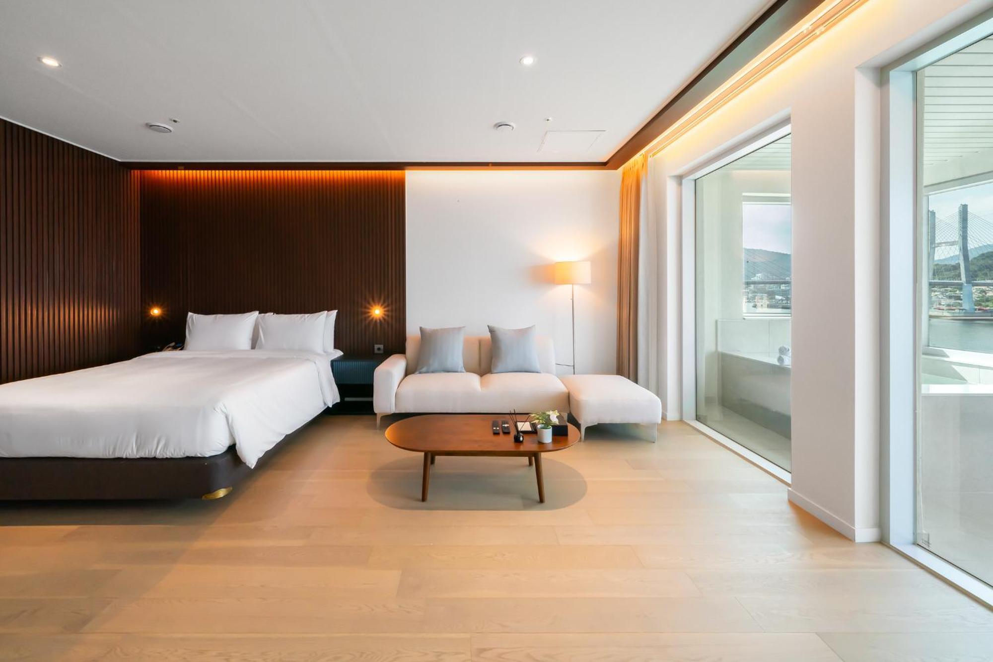 Yeosu Oandf Hotel Exterior foto