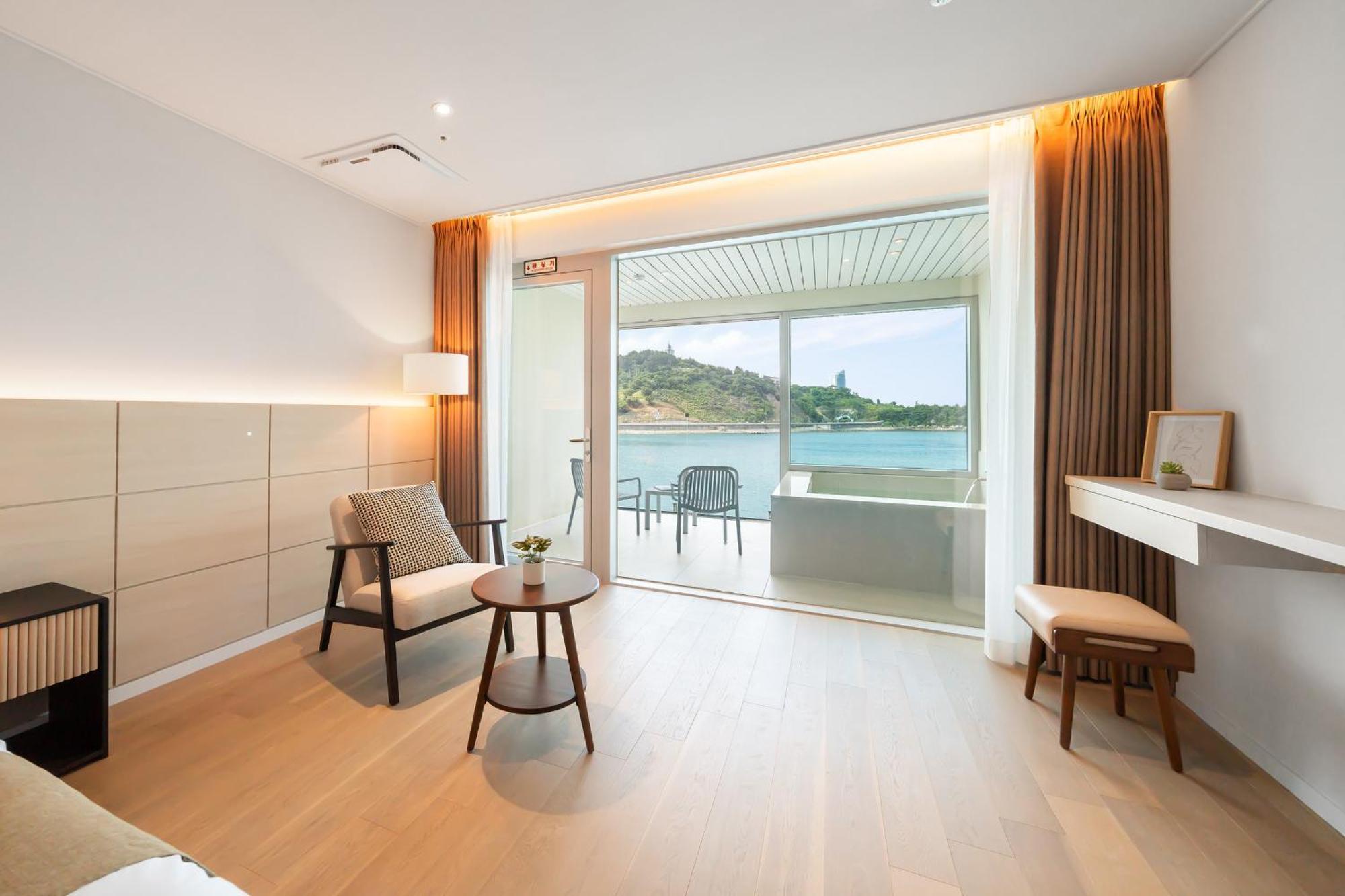 Yeosu Oandf Hotel Exterior foto