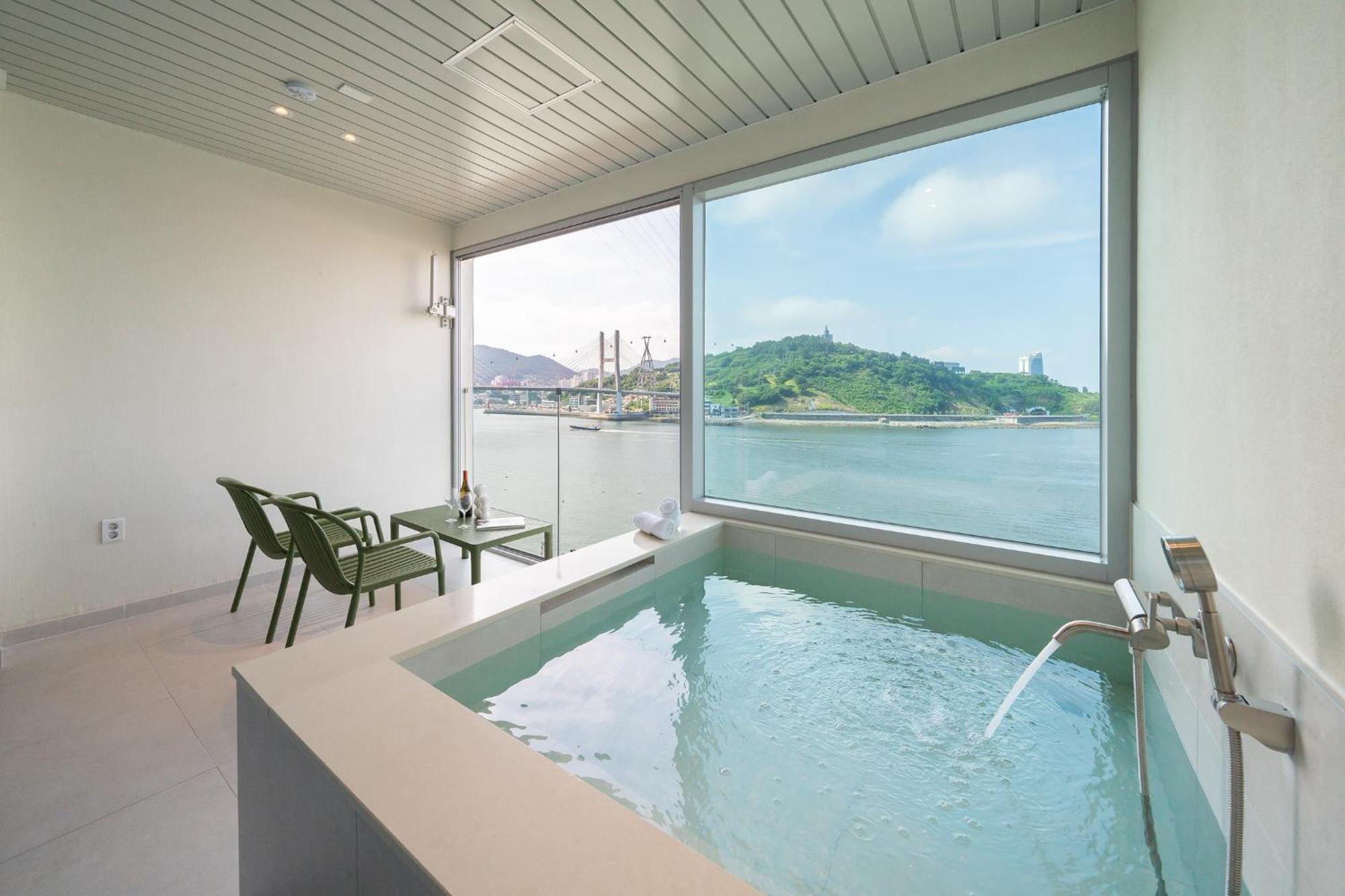 Yeosu Oandf Hotel Exterior foto